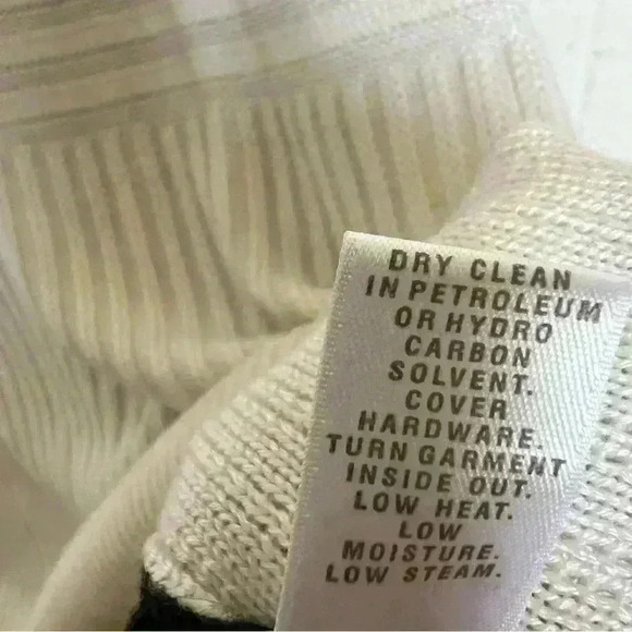 St John Knit Black and White Top-Large - Picture 7 of 7